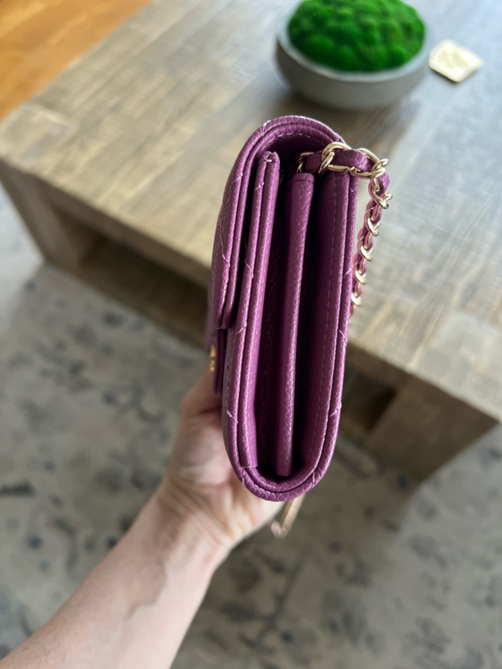 Gorgeous small, mauve, quilted crossbody with gold hardware 🌸 - Picture 10 of 12